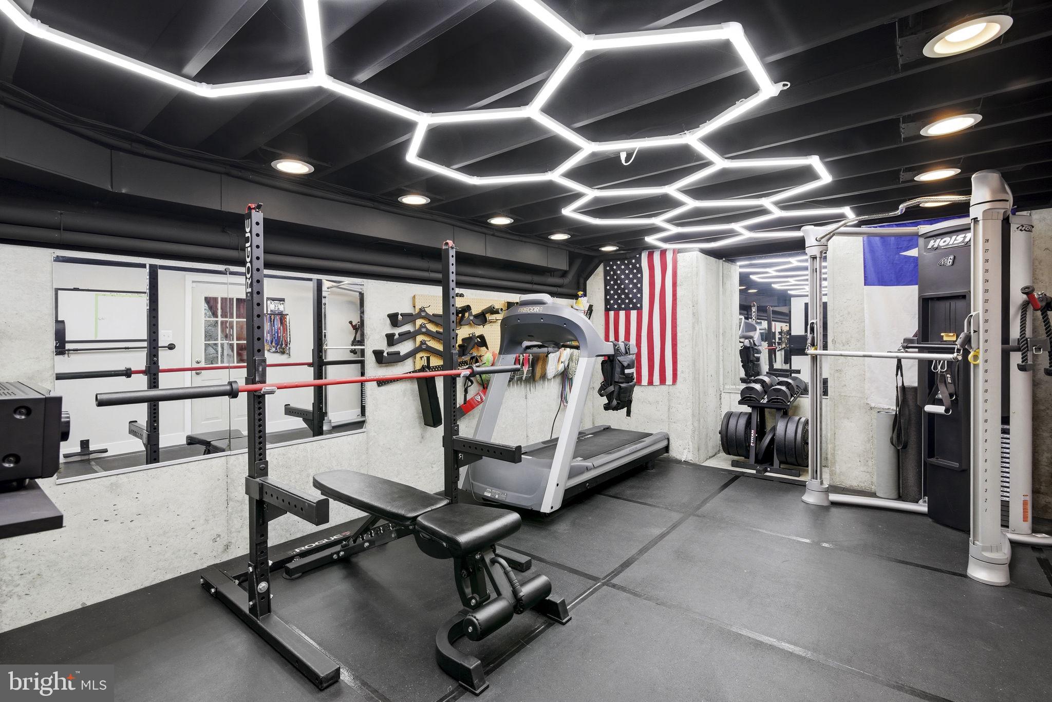 PERRY HALL COURTS - Residential