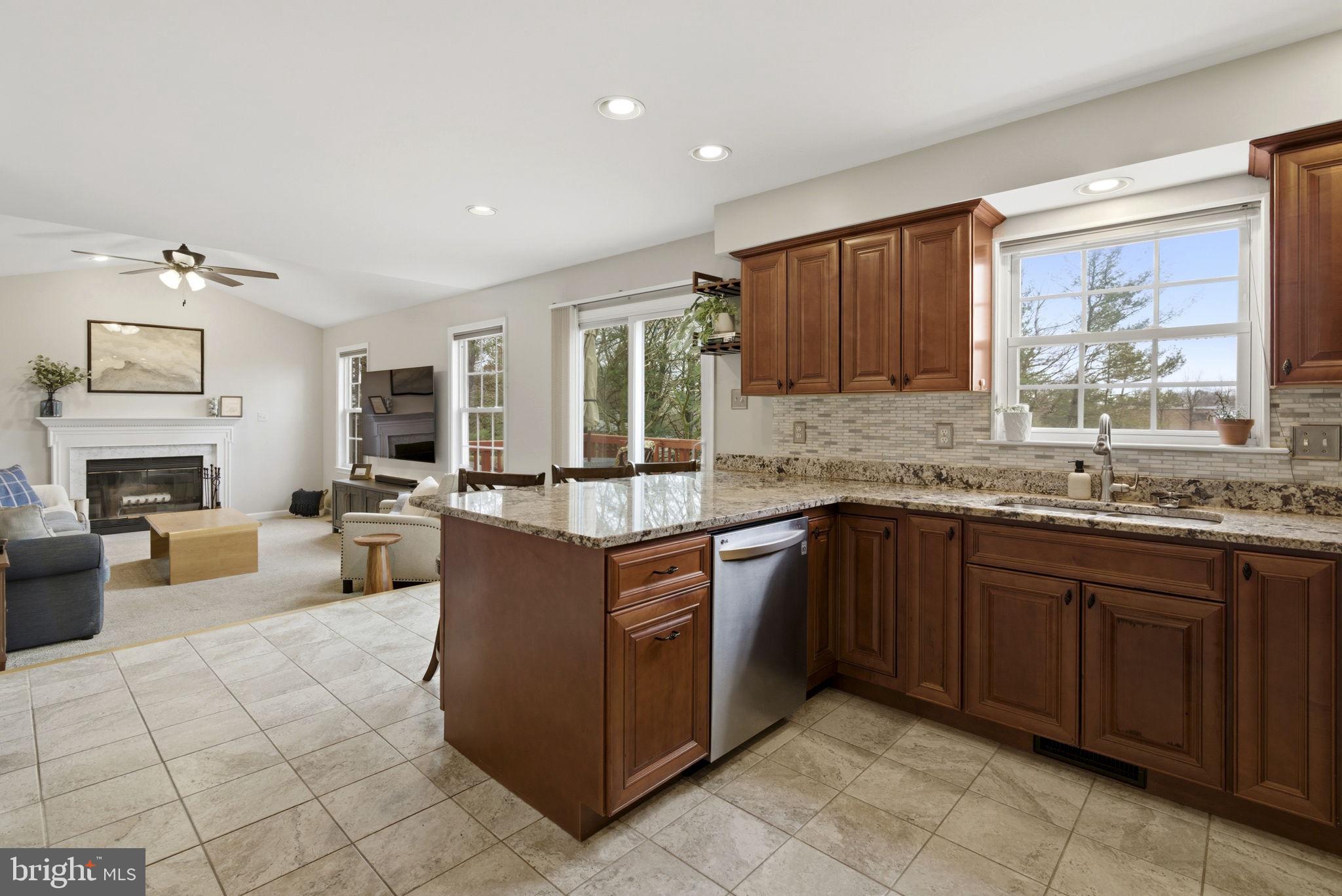 PERRY HALL COURTS - Residential