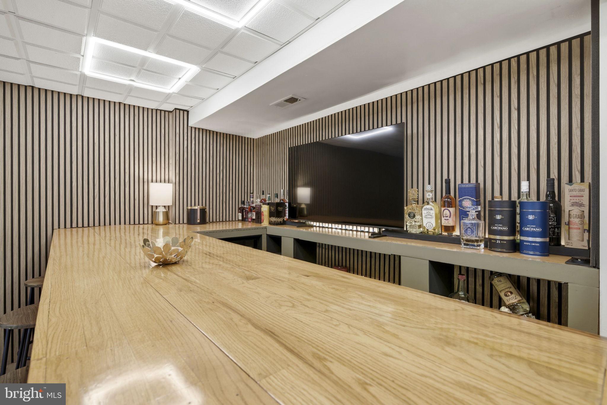 PERRY HALL COURTS - Residential