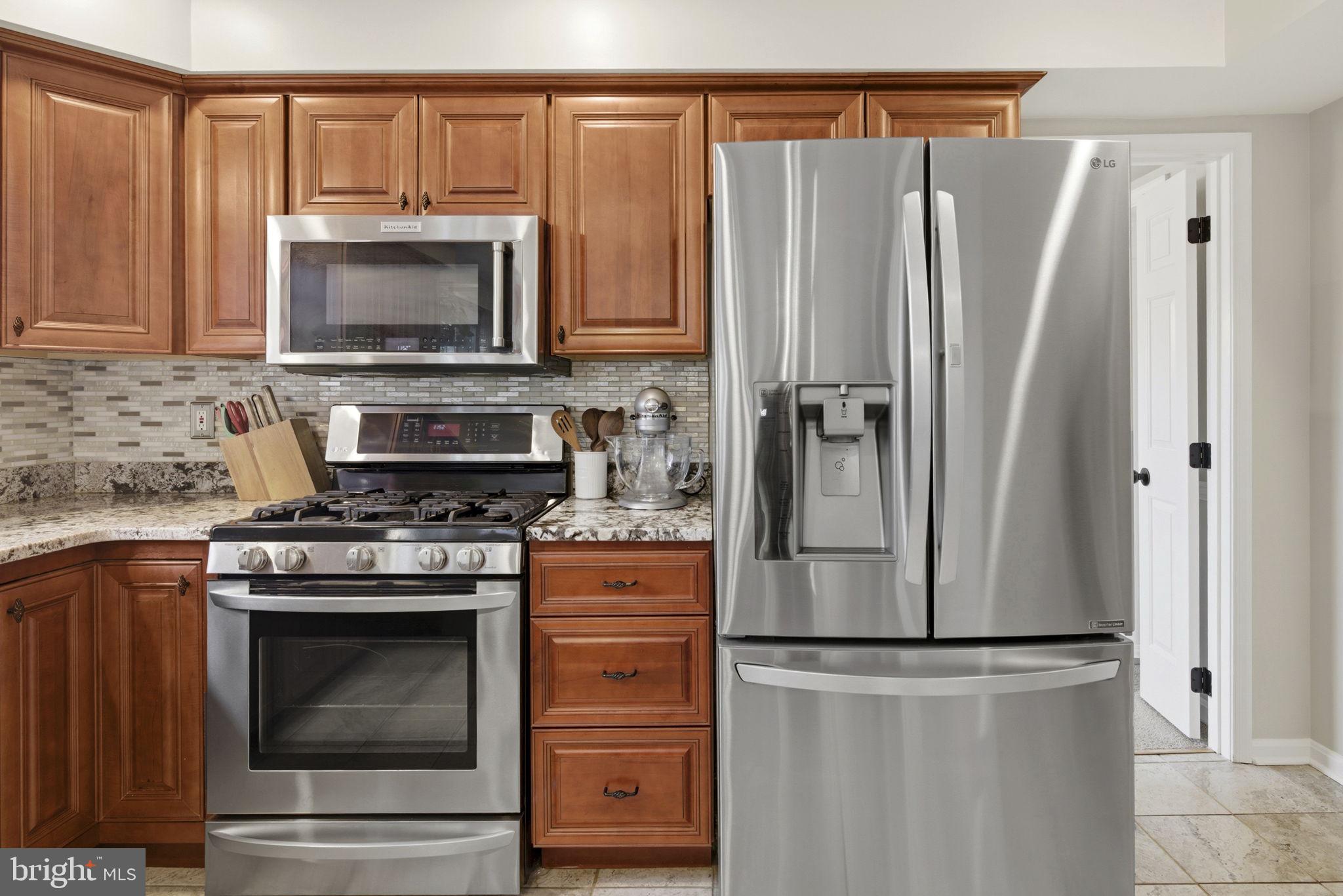 PERRY HALL COURTS - Residential