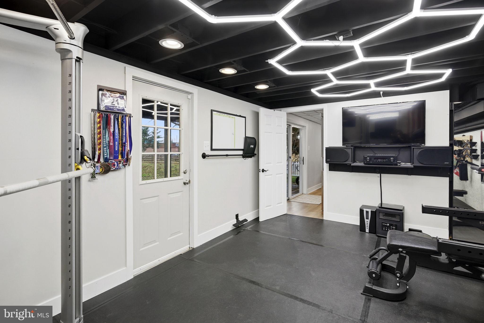 PERRY HALL COURTS - Residential