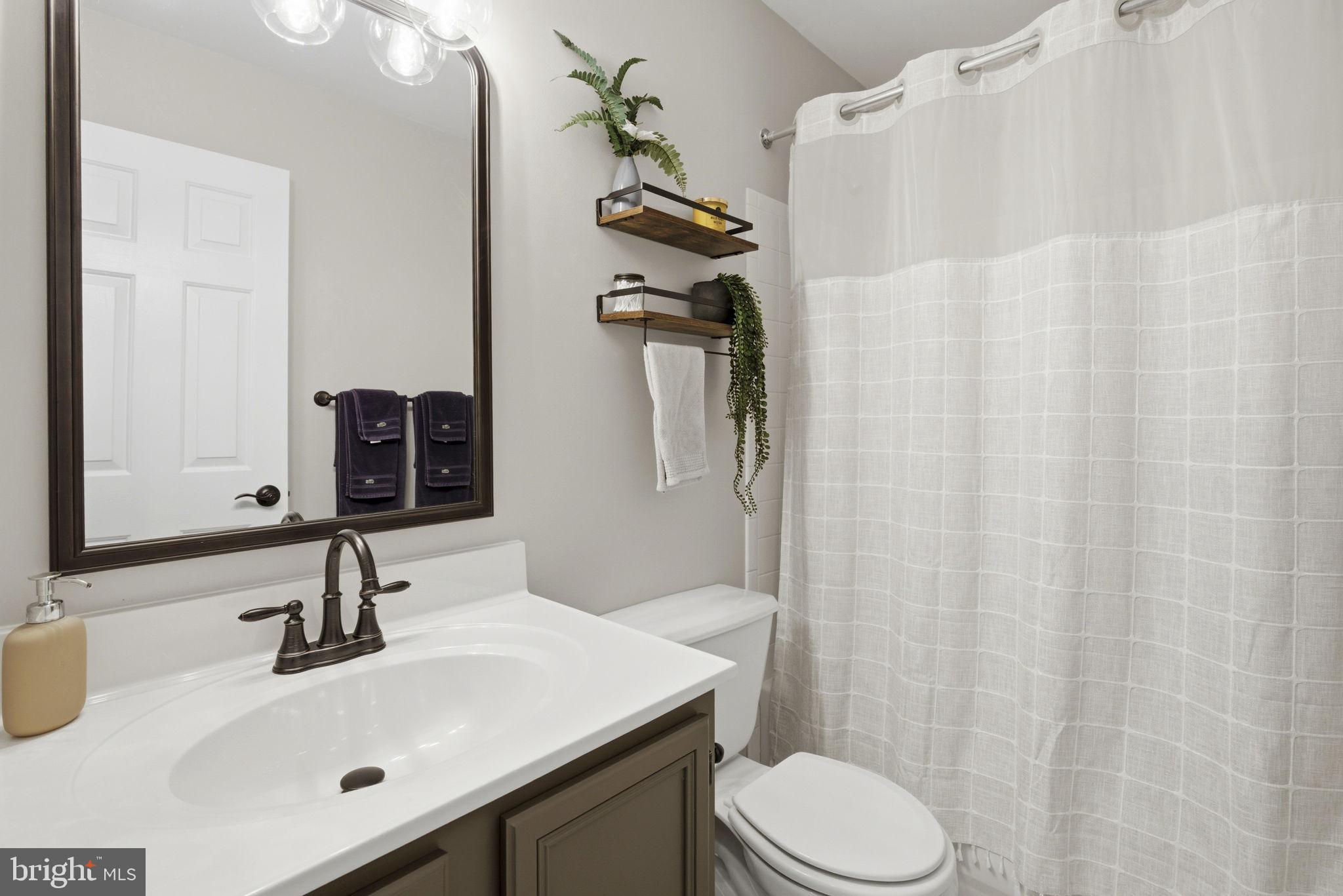 PERRY HALL COURTS - Residential