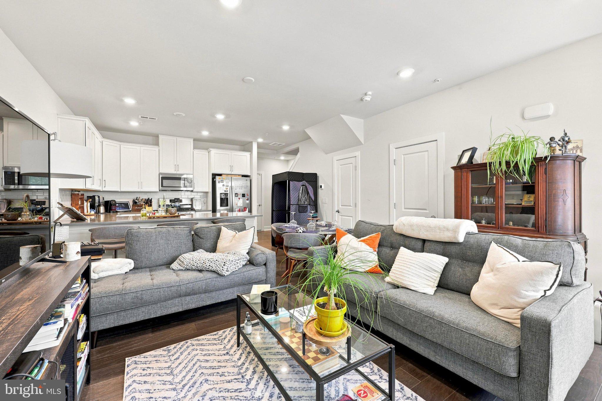 4818 FRANKLIN CIRCLE