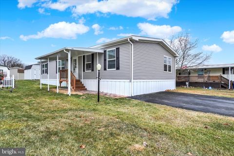 208 COUNTRY RIDGE DRIVE YORK PA 17408