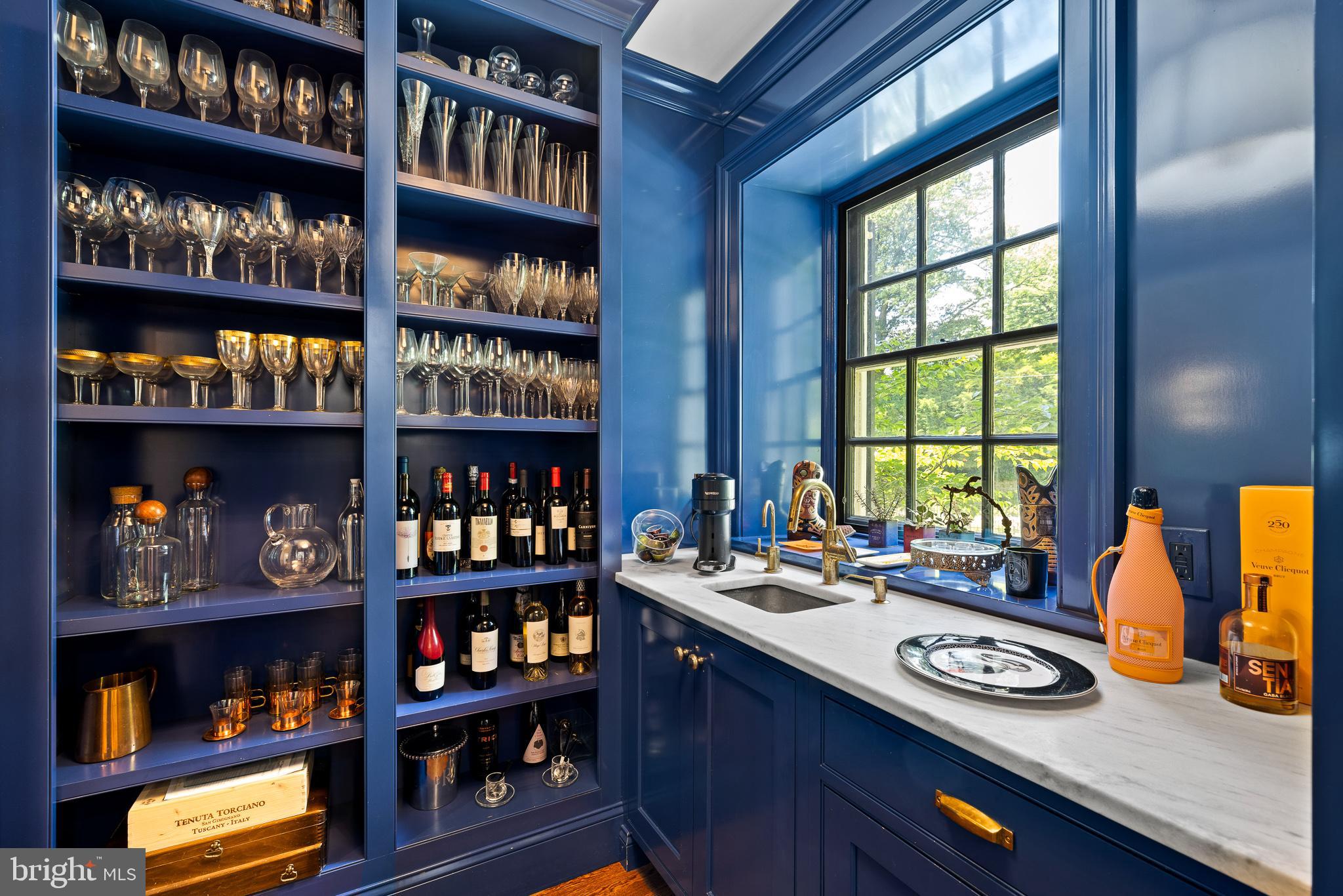 CHESTNUT HILL - Residential