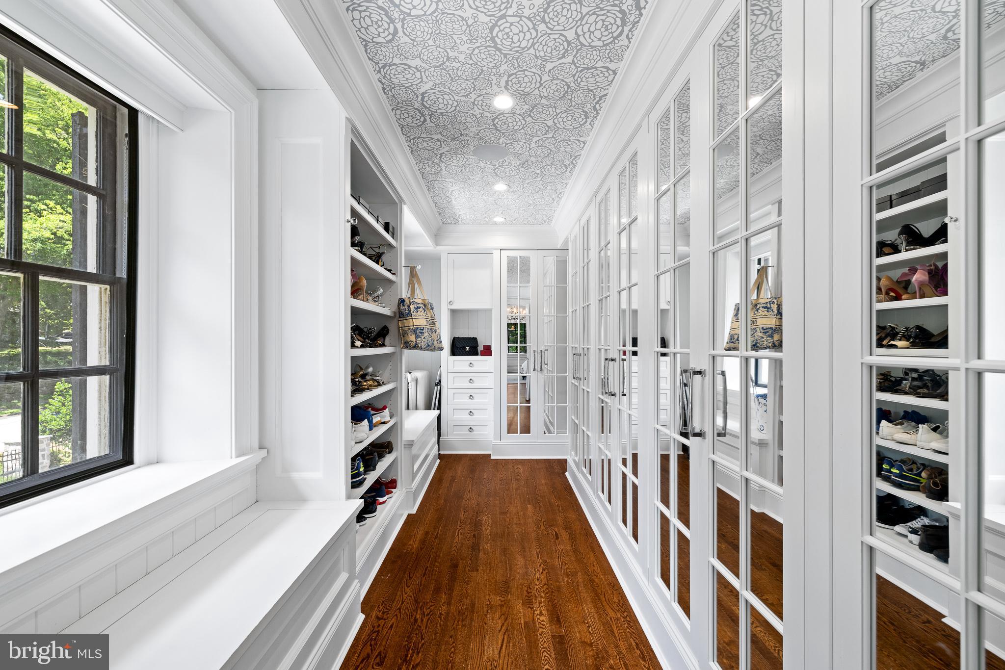 CHESTNUT HILL - Residential