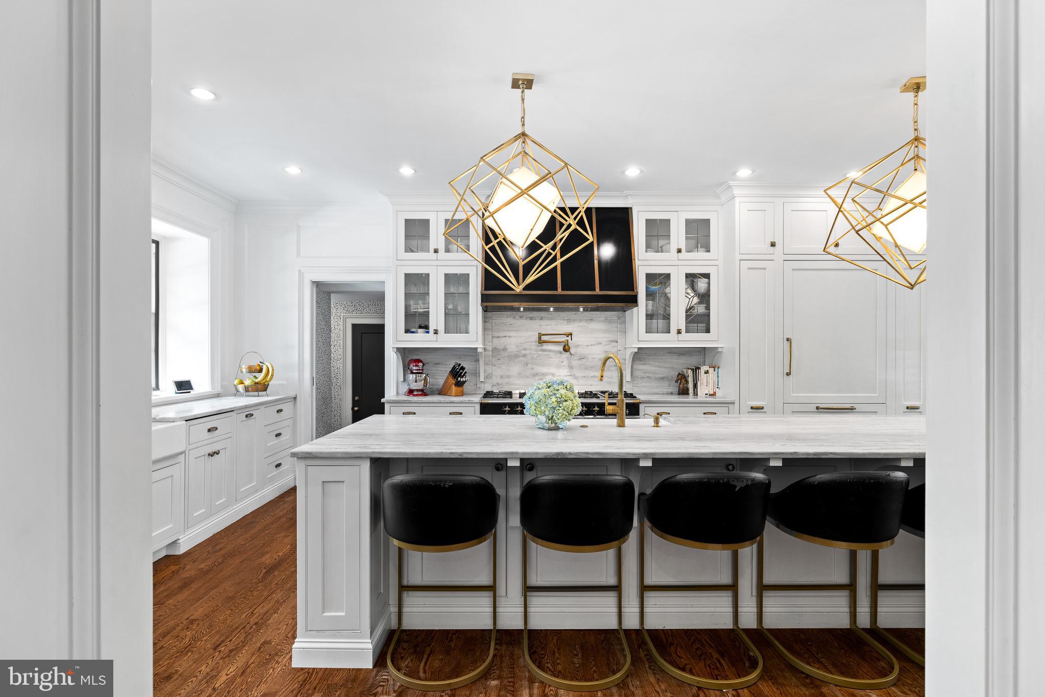 CHESTNUT HILL - Residential