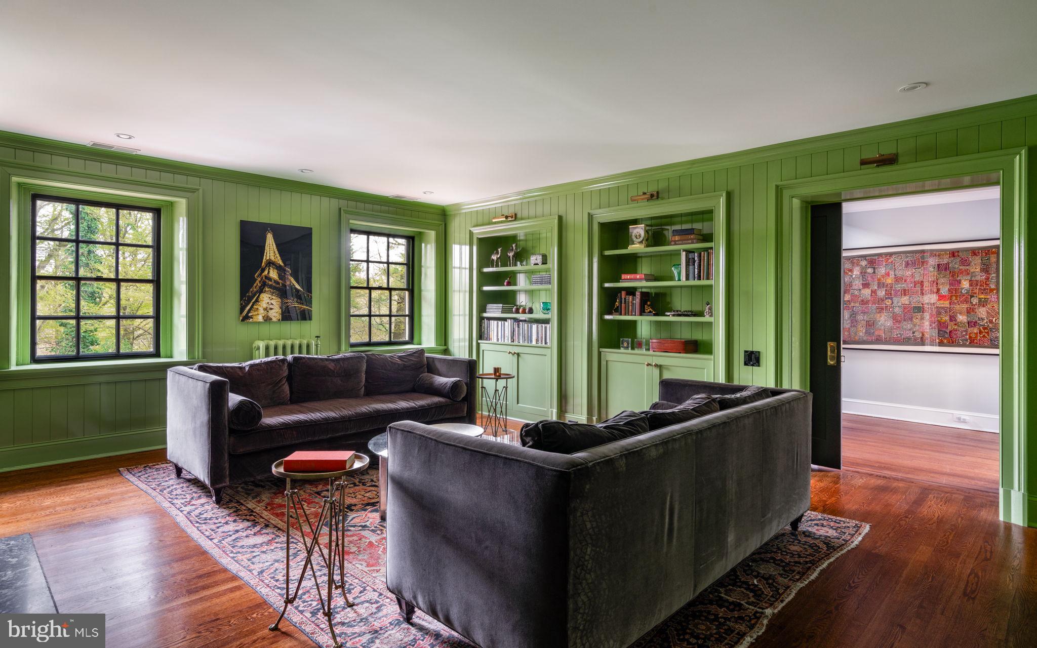 CHESTNUT HILL - Residential