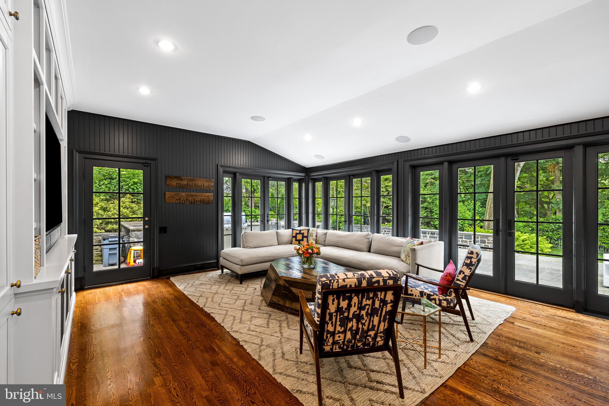 CHESTNUT HILL - Residential