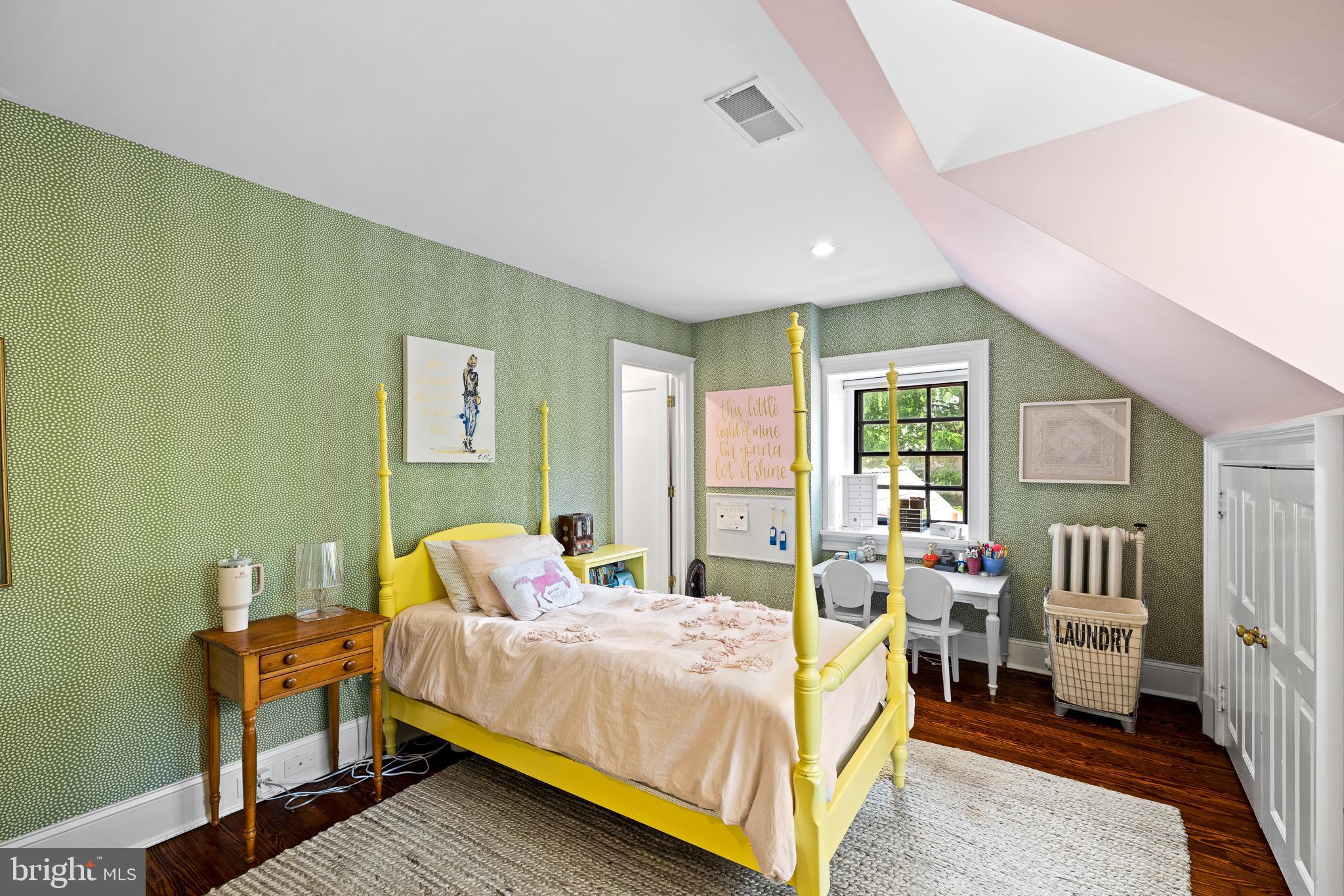 CHESTNUT HILL - Residential