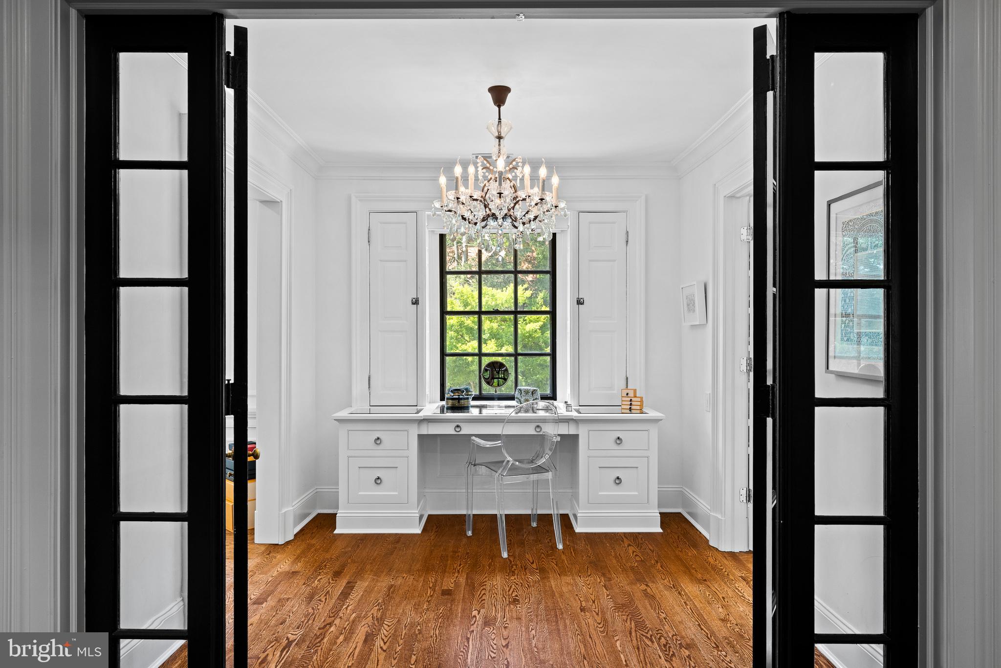 CHESTNUT HILL - Residential