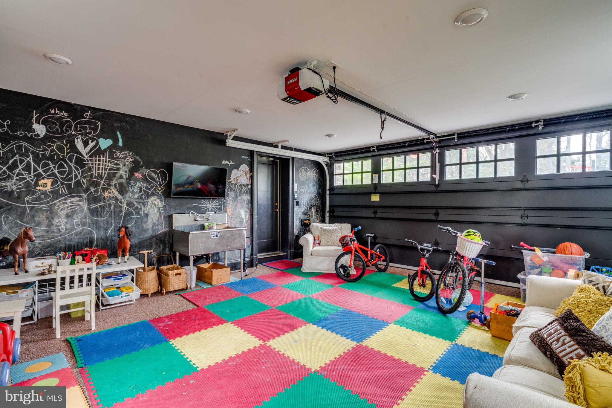 CHESTNUT HILL - Residential