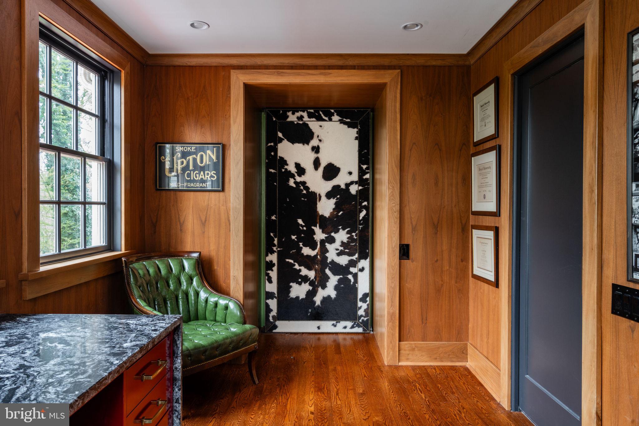 CHESTNUT HILL - Residential