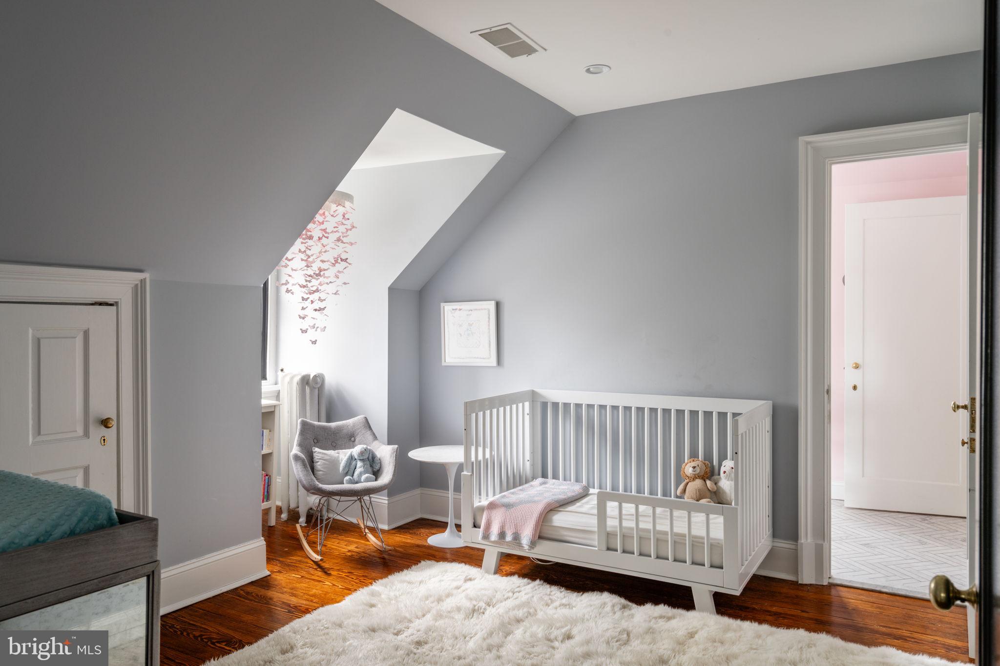 CHESTNUT HILL - Residential