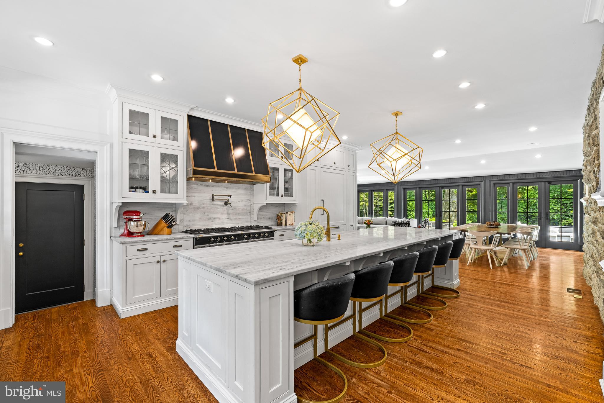 CHESTNUT HILL - Residential