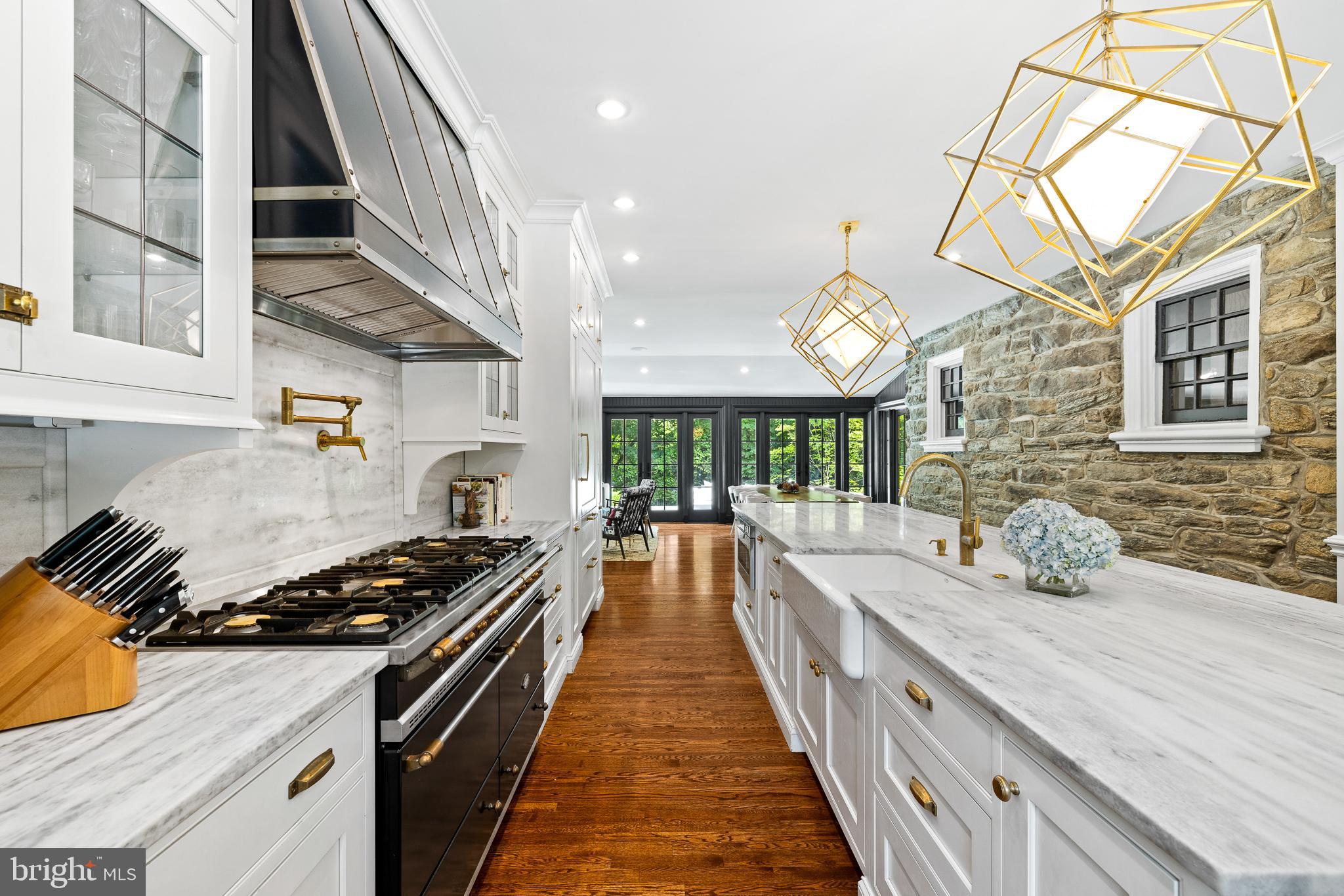 CHESTNUT HILL - Residential