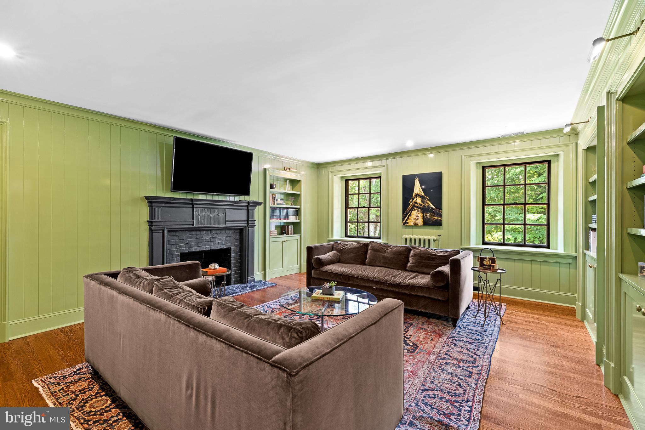 CHESTNUT HILL - Residential