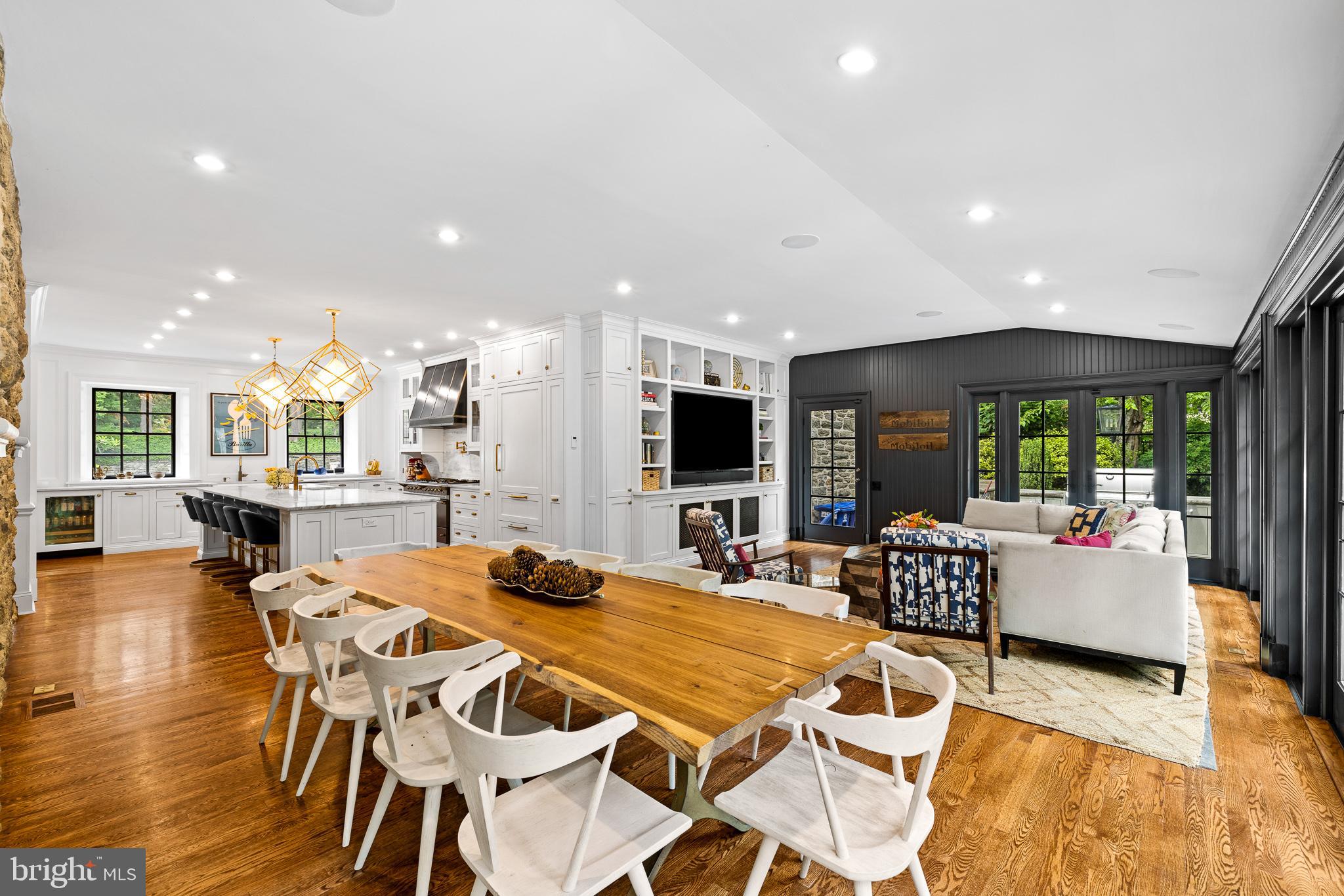 CHESTNUT HILL - Residential