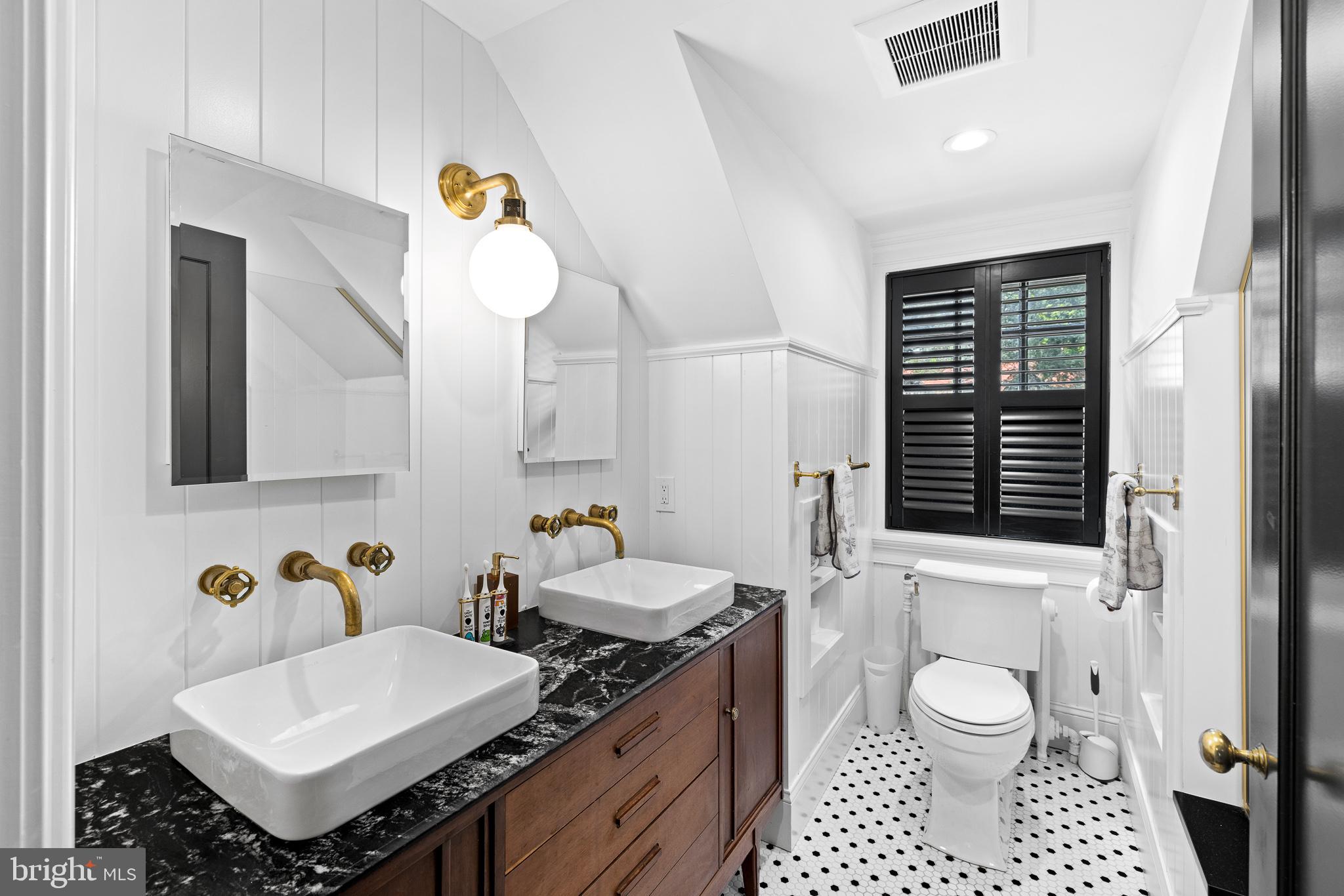 CHESTNUT HILL - Residential