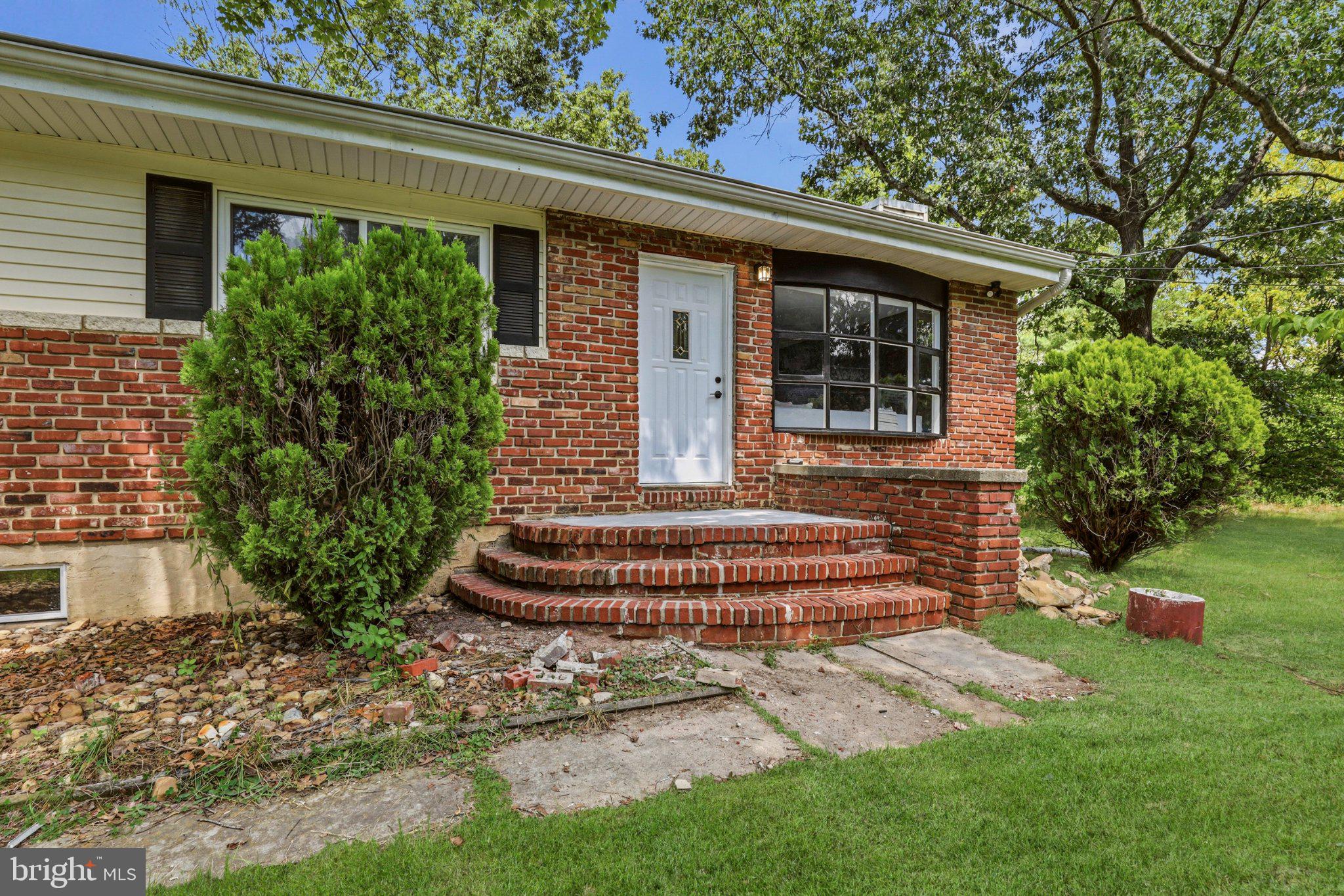 622 EDWARDS AVENUE