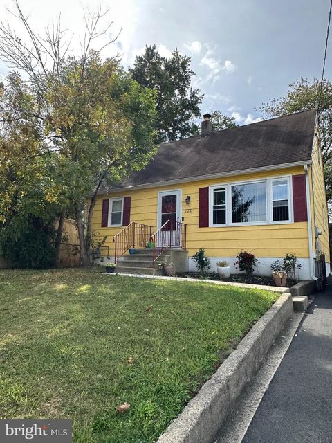 Photo of 221 Hazelhurst Avenue, TRENTON, NJ 08638 (MLS # NJME2066022)