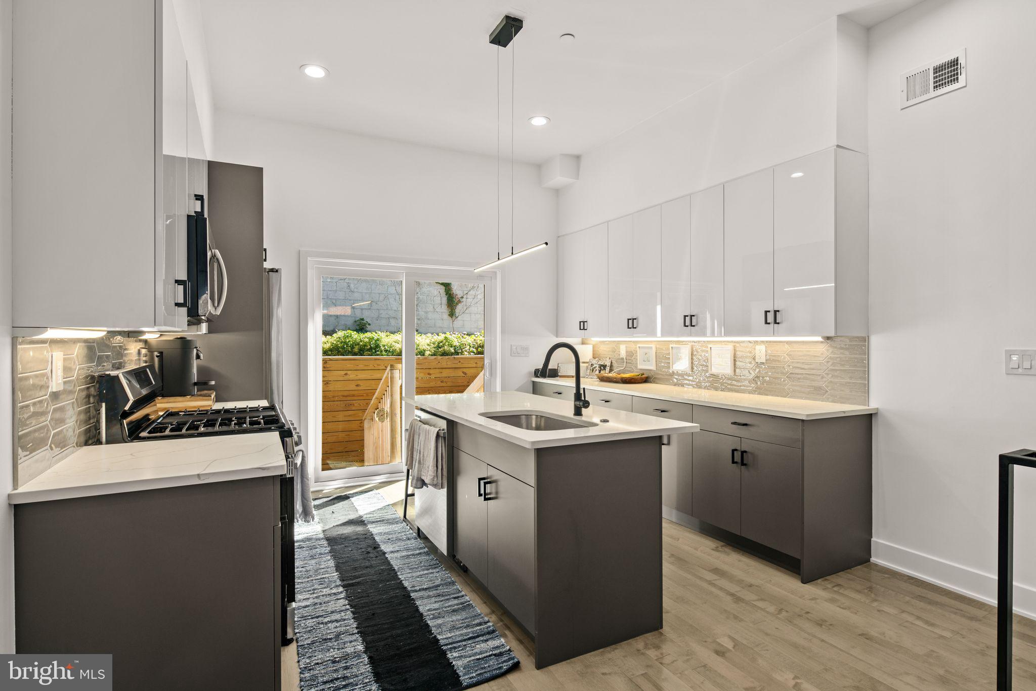 2557 TULIP STREET