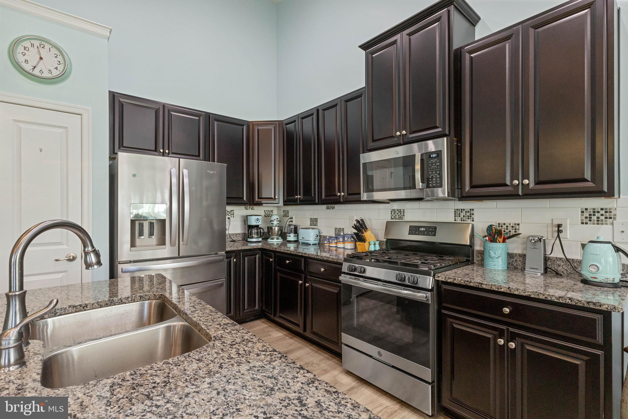 LIGHTHOUSE LAKES - Residential