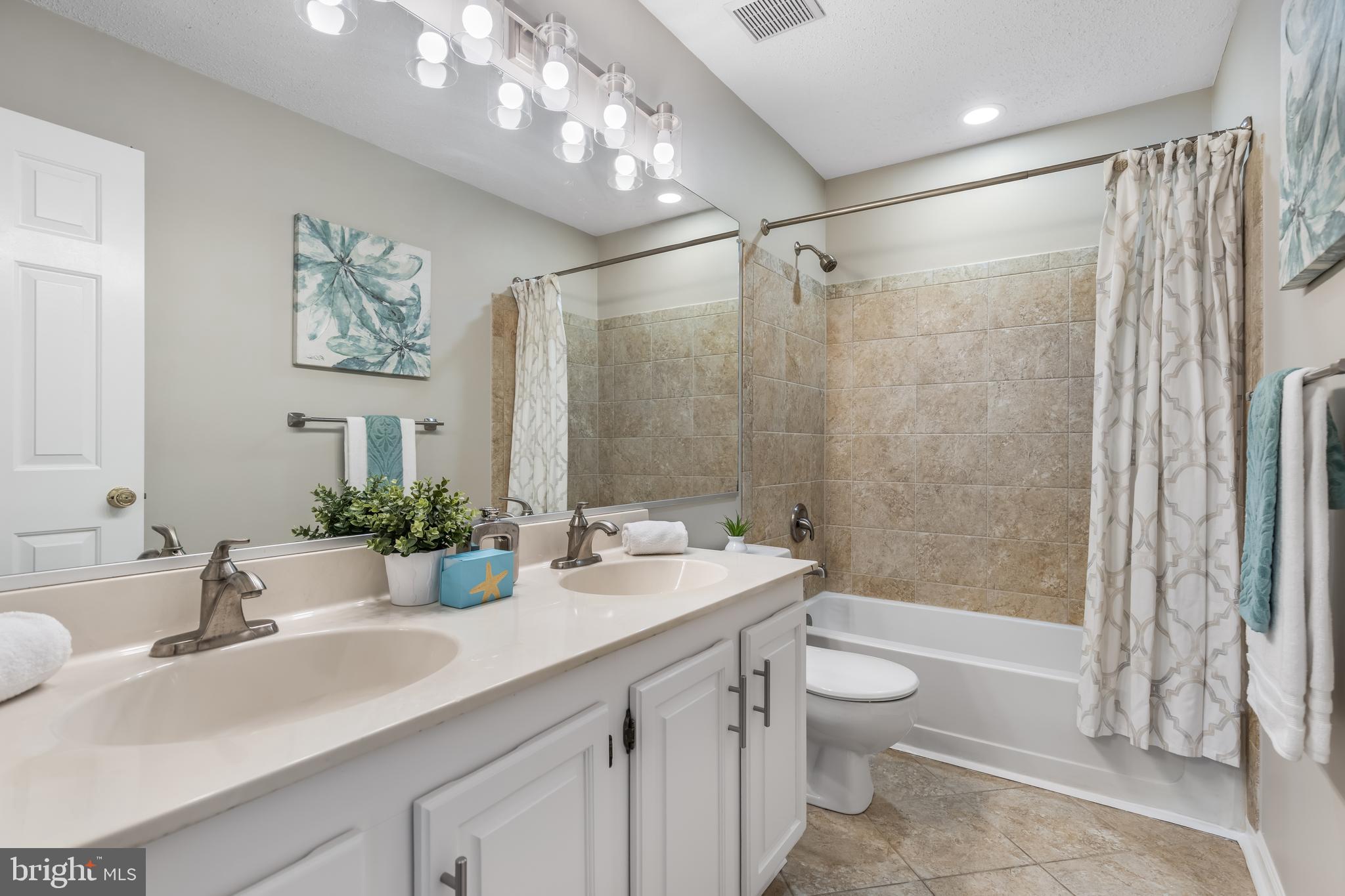 TWIN OAKS FARM - Residential