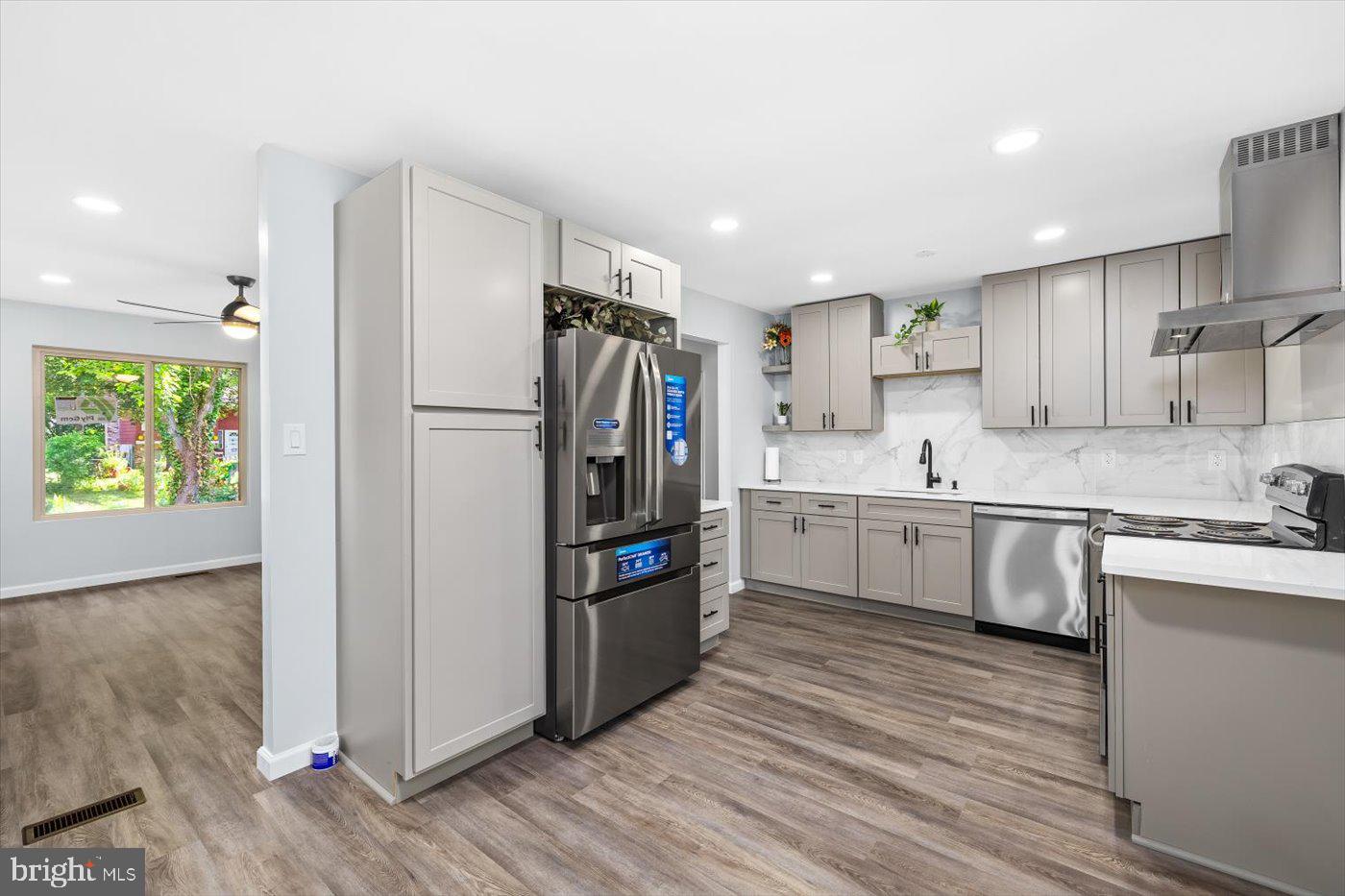 STONEYBROOKE - Residential