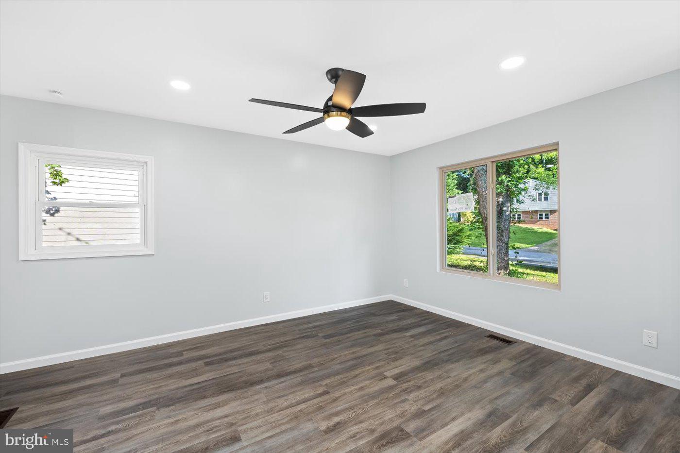 STONEYBROOKE - Residential