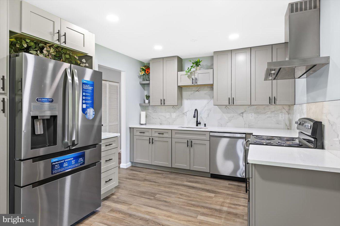 STONEYBROOKE - Residential