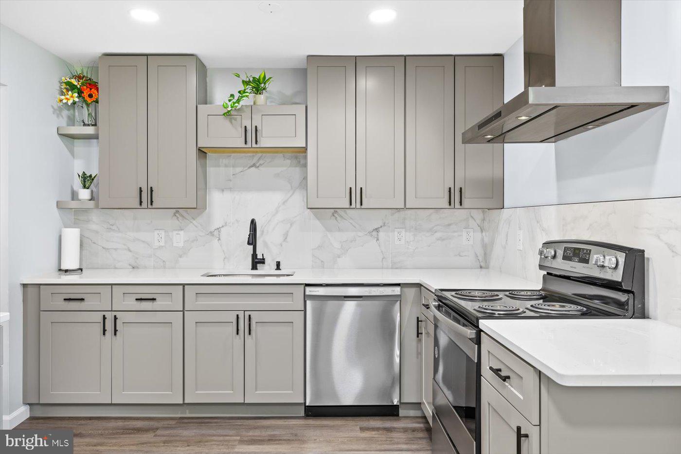 STONEYBROOKE - Residential