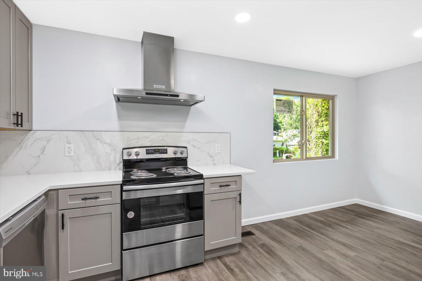 STONEYBROOKE - Residential