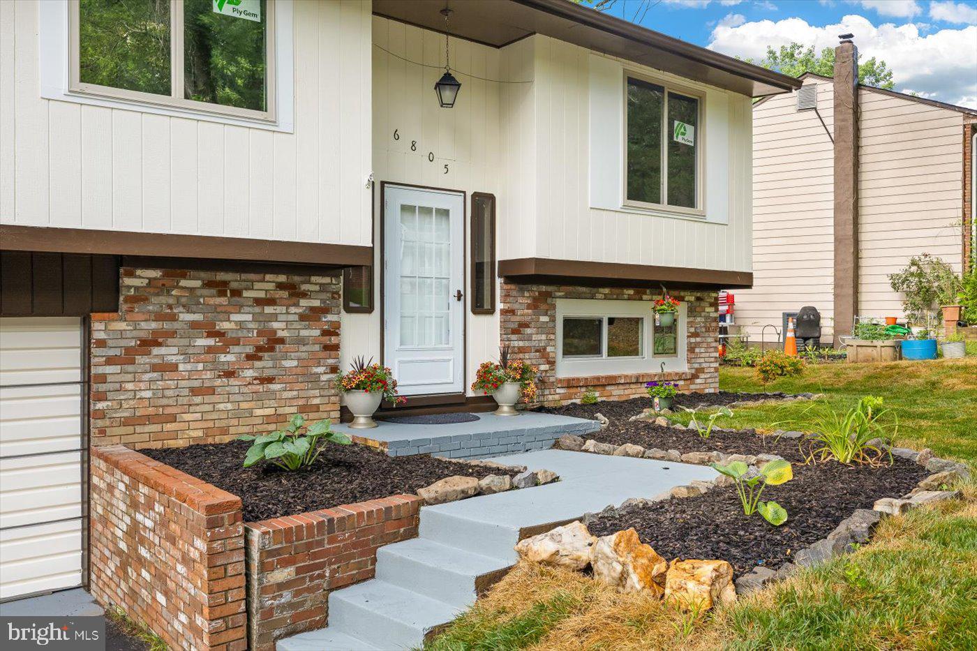 STONEYBROOKE - Residential