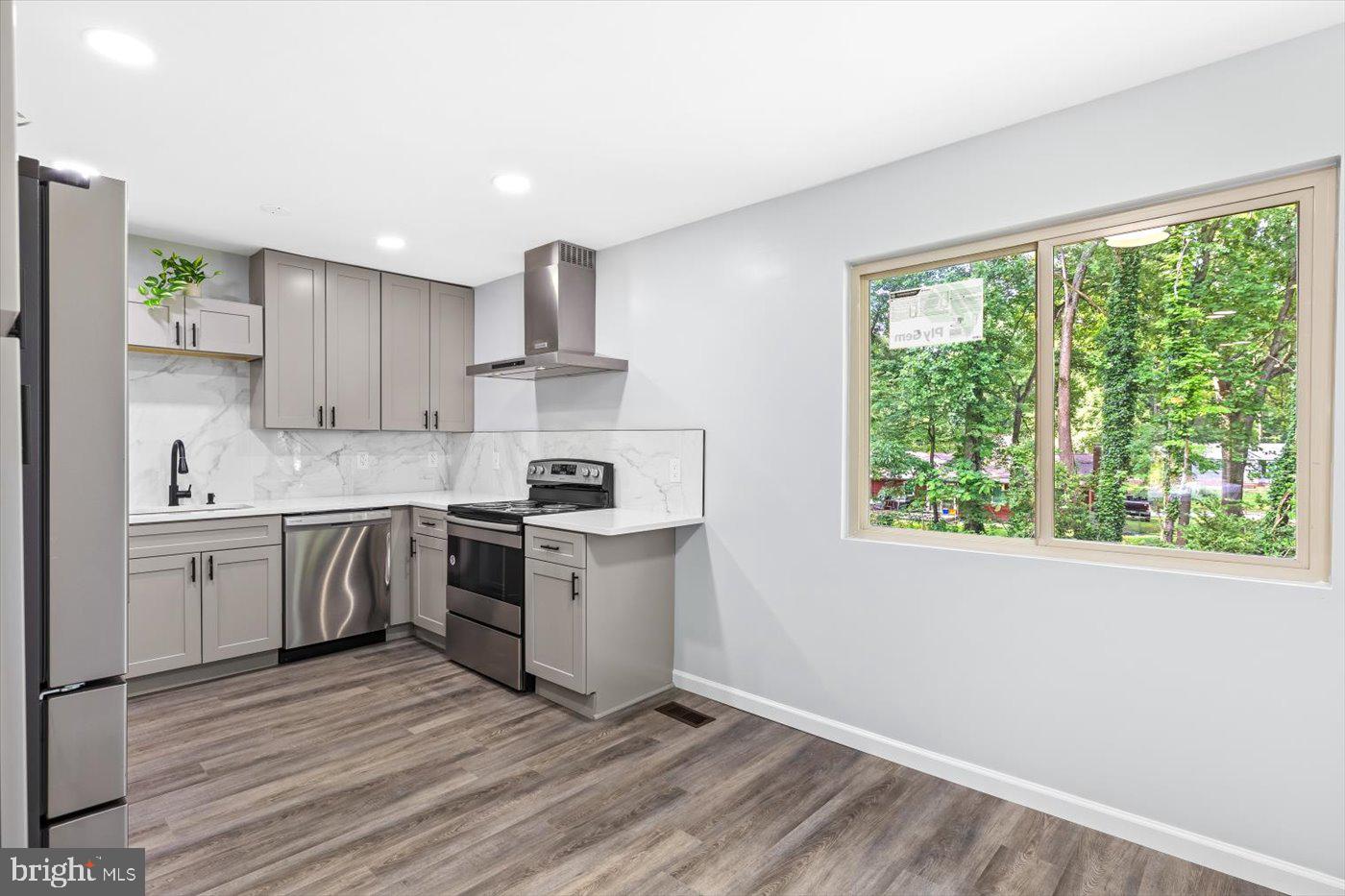 STONEYBROOKE - Residential