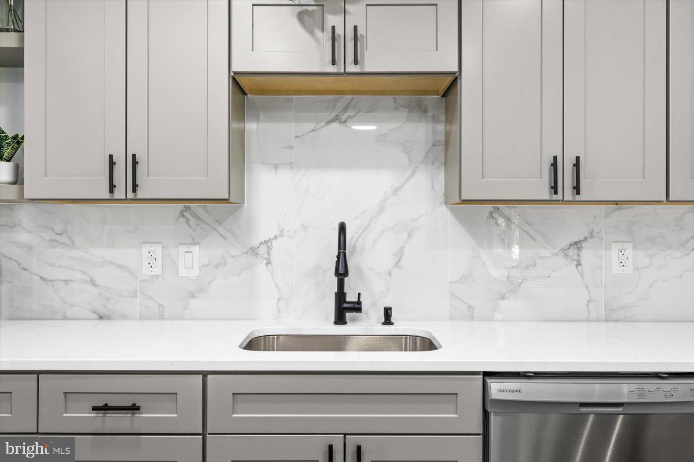 STONEYBROOKE - Residential