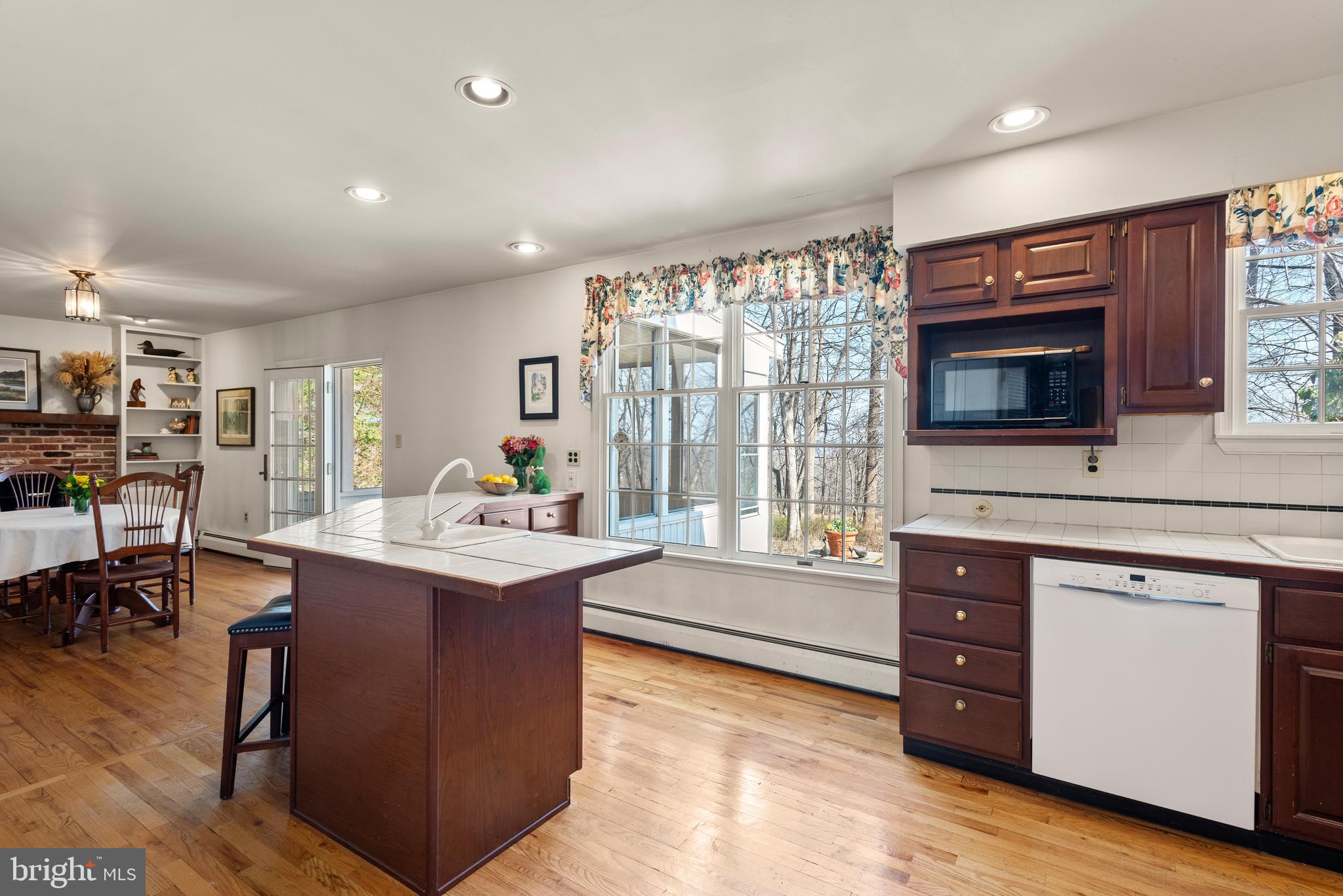 FOUR OAKS FARM - Residential