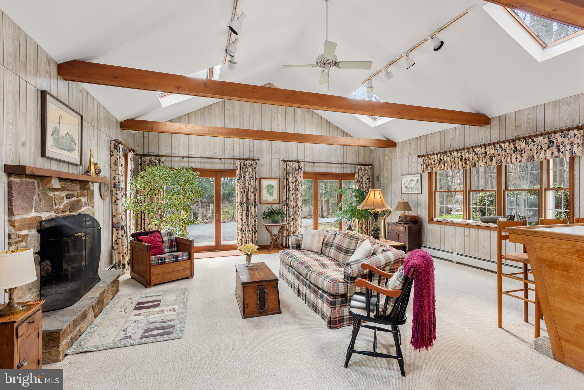 FOUR OAKS FARM - Residential