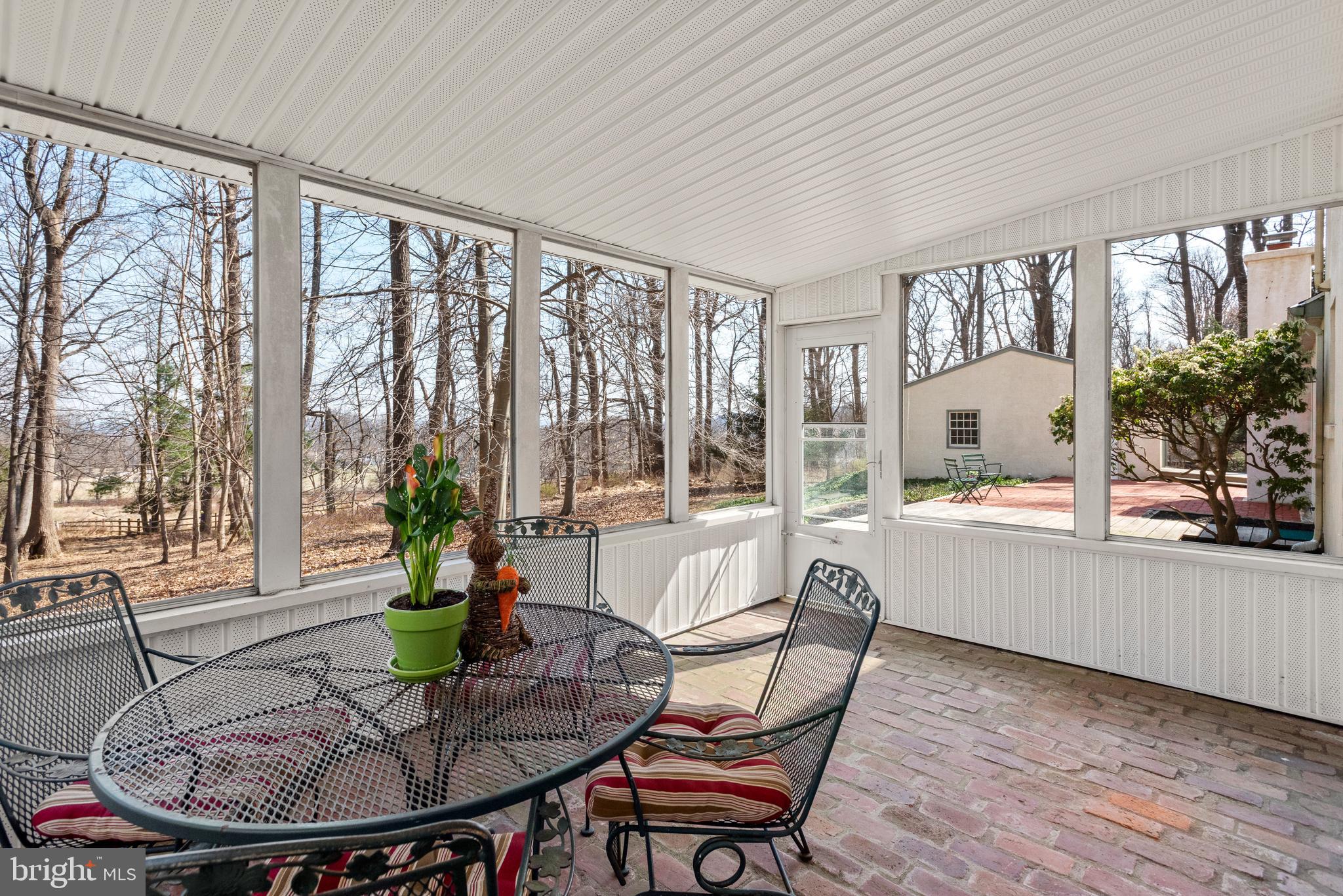 FOUR OAKS FARM - Residential