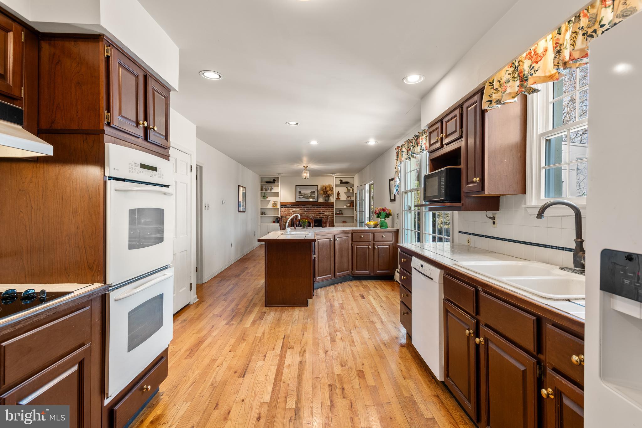 FOUR OAKS FARM - Residential