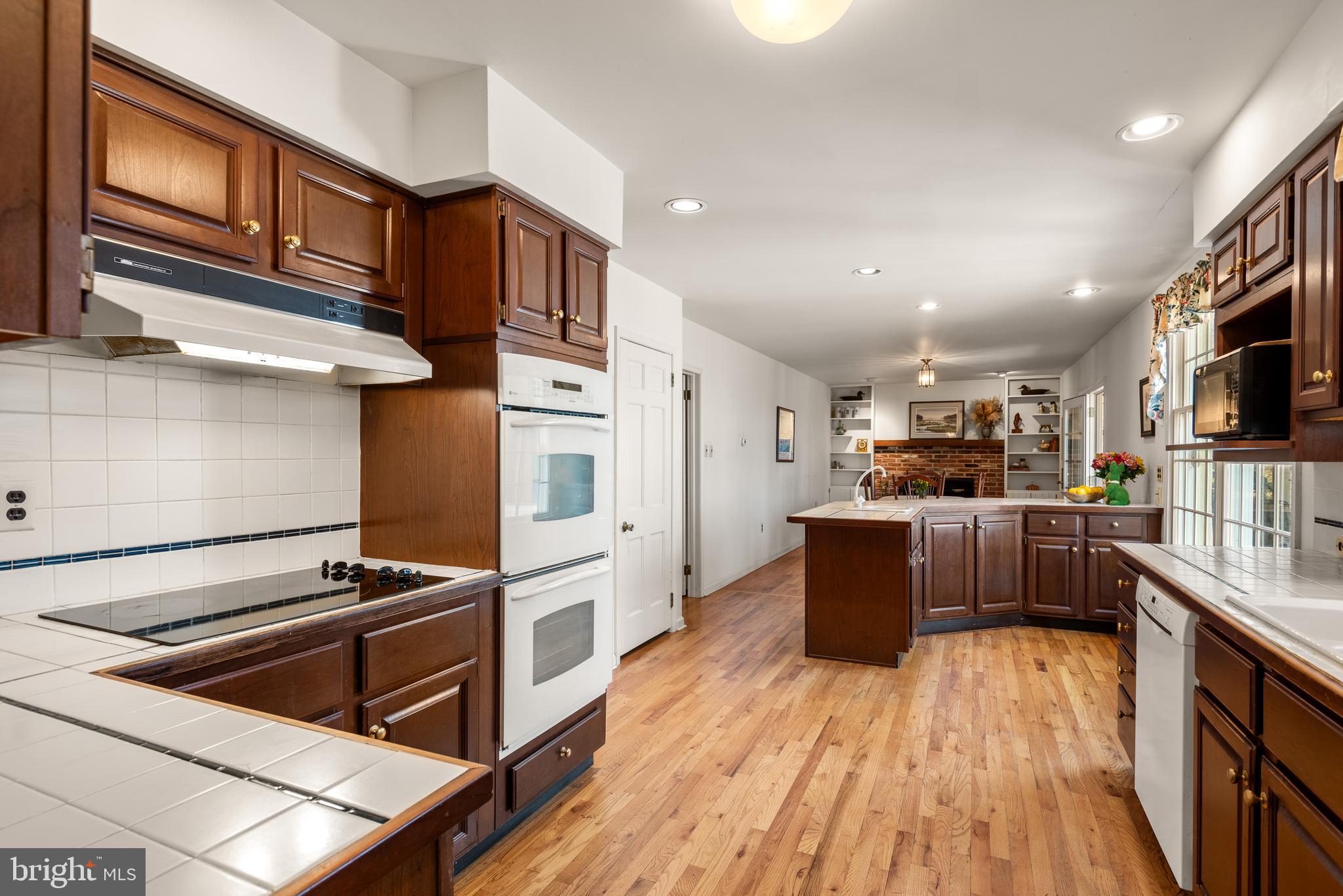 FOUR OAKS FARM - Residential