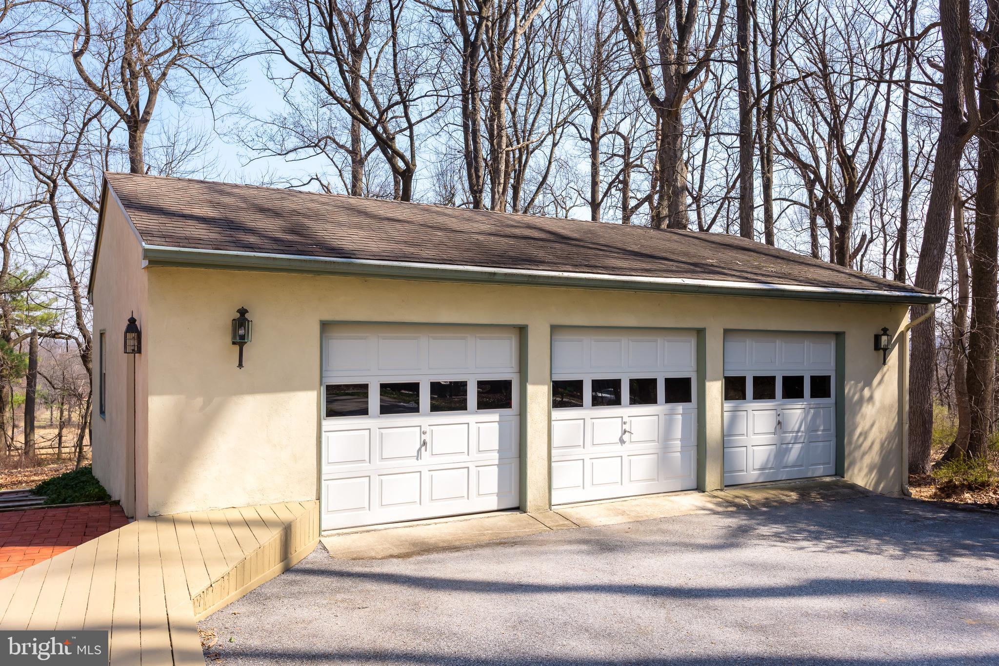 FOUR OAKS FARM - Residential