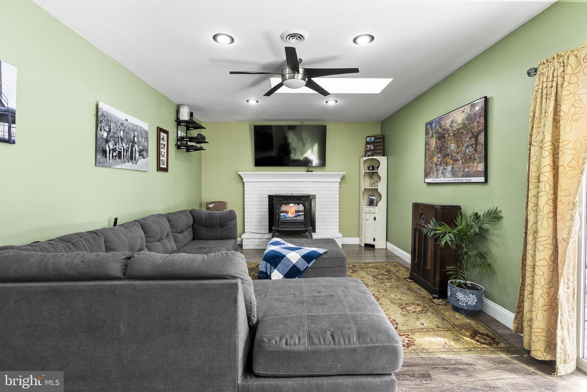 CROSS KEYS - Residential