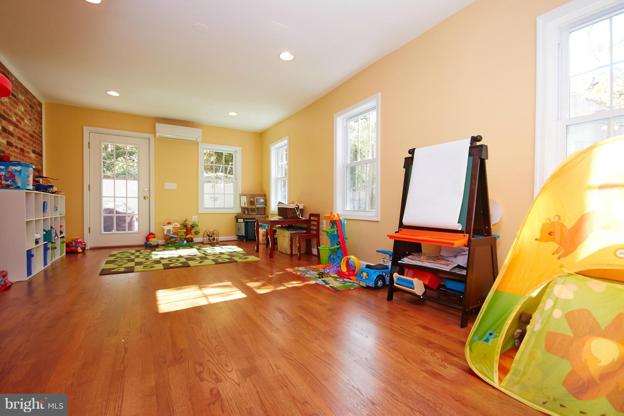 RIVERCREST - Residential