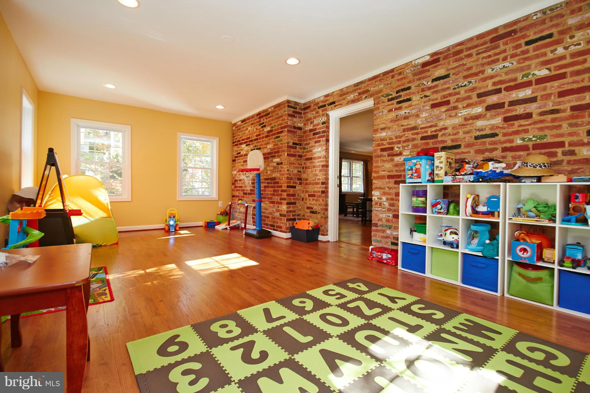 RIVERCREST - Residential