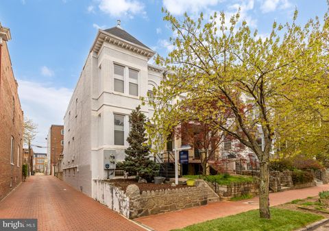 421 10TH STREET NE WASHINGTON DC 20002