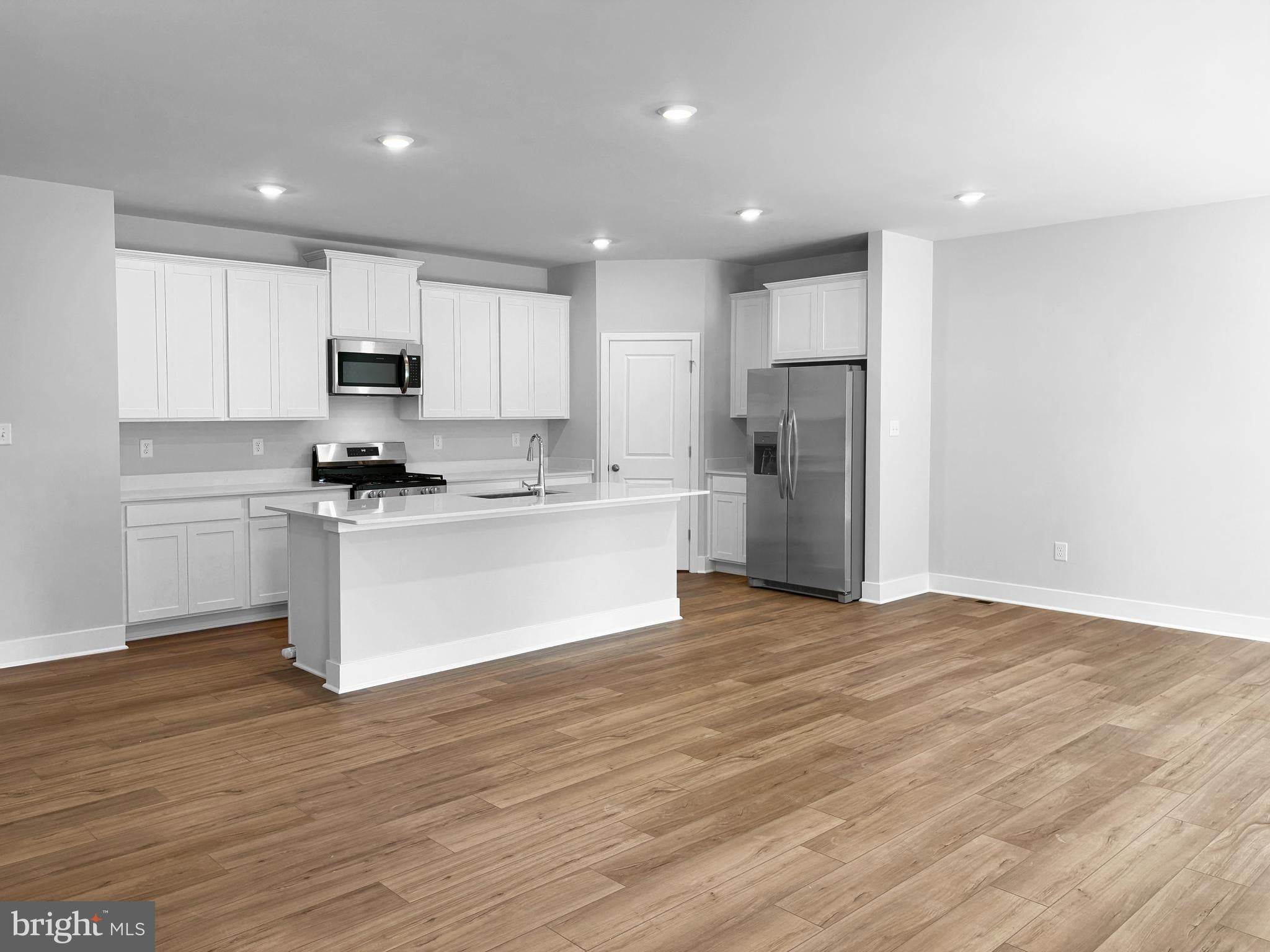 28113 KINGSBURY LANE
