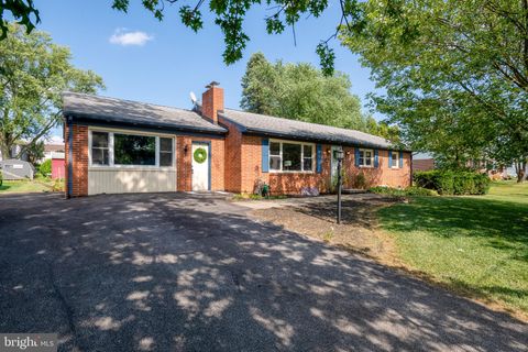 Photo of 2480 ELLENDALE DR, LANCASTER, PA 17602 (MLS # PALA2038162)