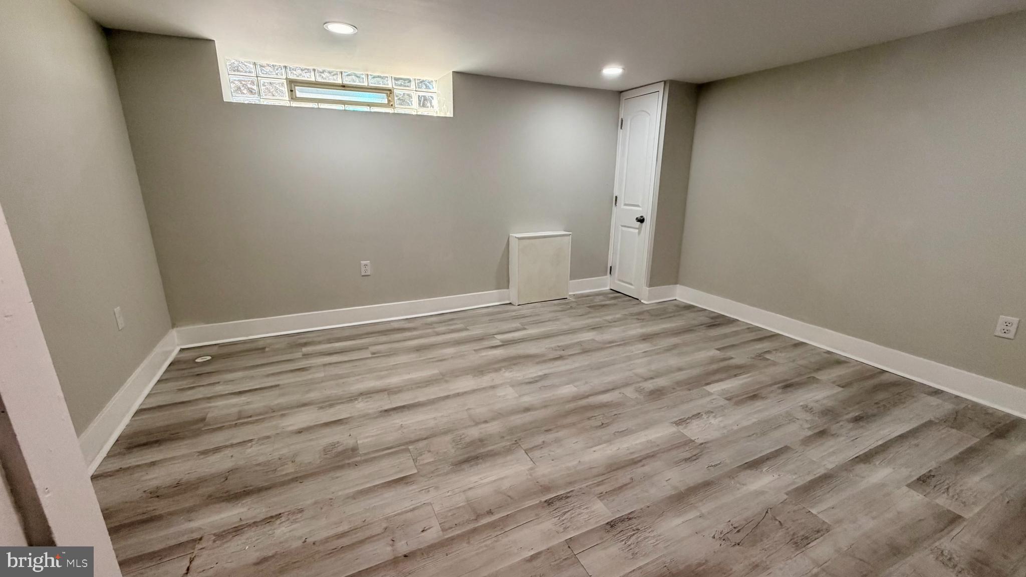 OXFORD CIRCLE - Residential