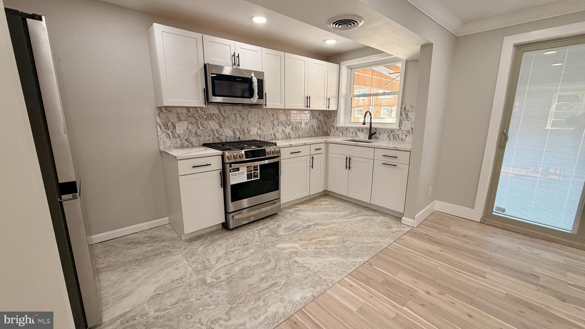 OXFORD CIRCLE - Residential